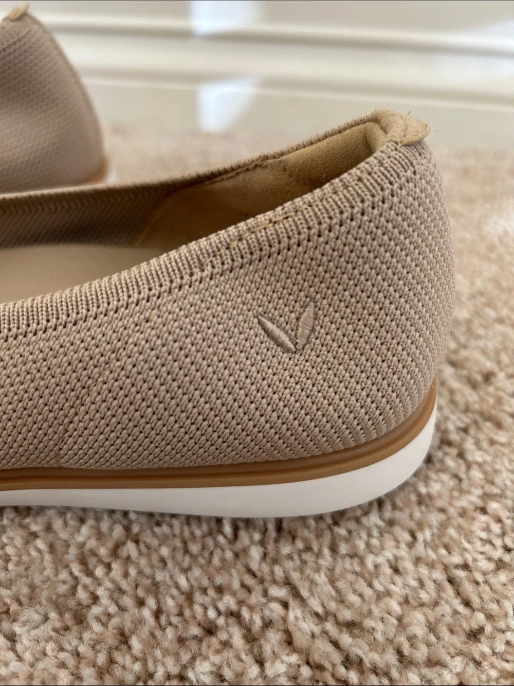 Vivaia Lightweight Pointed-Ballet Flats - Almond